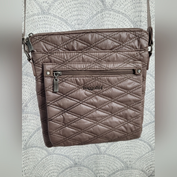 Baggallini Rose Pink Metallic Quilted Crossbody "For Life's Journey" - Picture 3 of 15